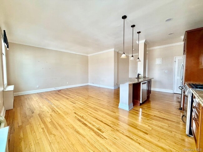 Building Photo - 111 7th St