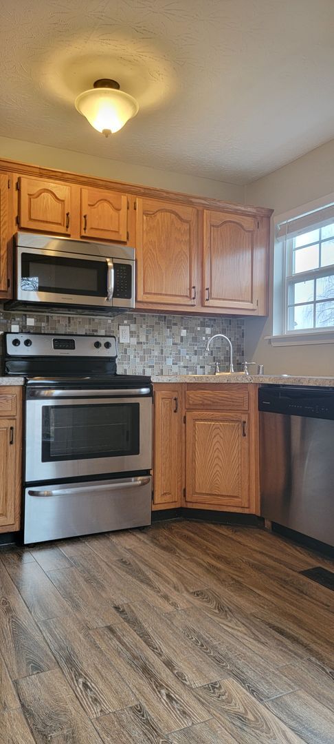 Building Photo - Say Hello to Your New Home! 3 Bedroom/2.5 Bath