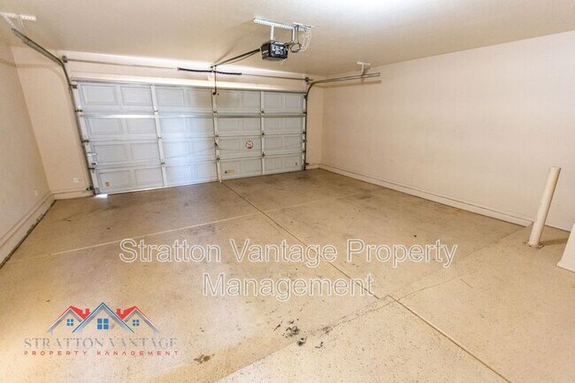 Building Photo - 12721 W Almeria Rd