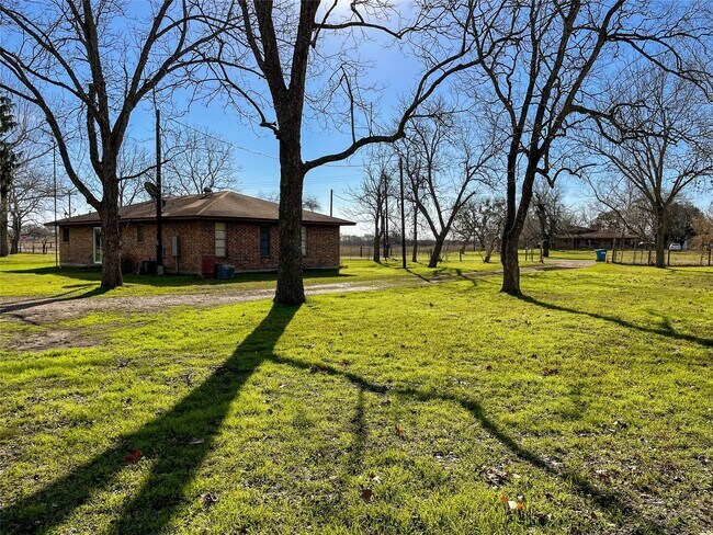 Building Photo - 401 Anderson Rd