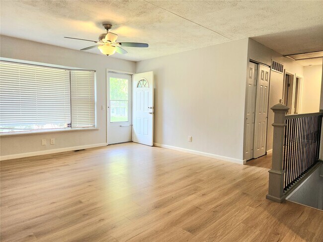 Building Photo - 809 Bordeaux Ct