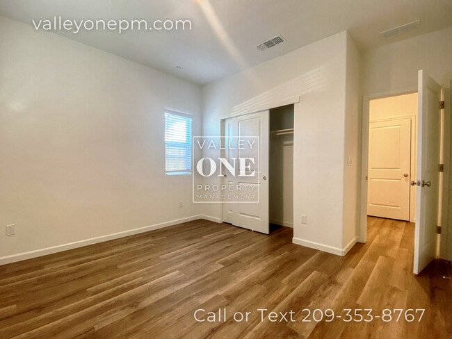 Building Photo - COMING SOON! 4 bedroom, 3 bath, pet-friend...