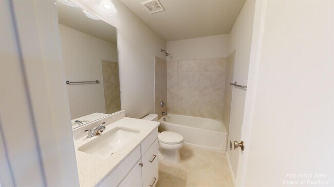 Building Photo - 2877 Rayfield Ave