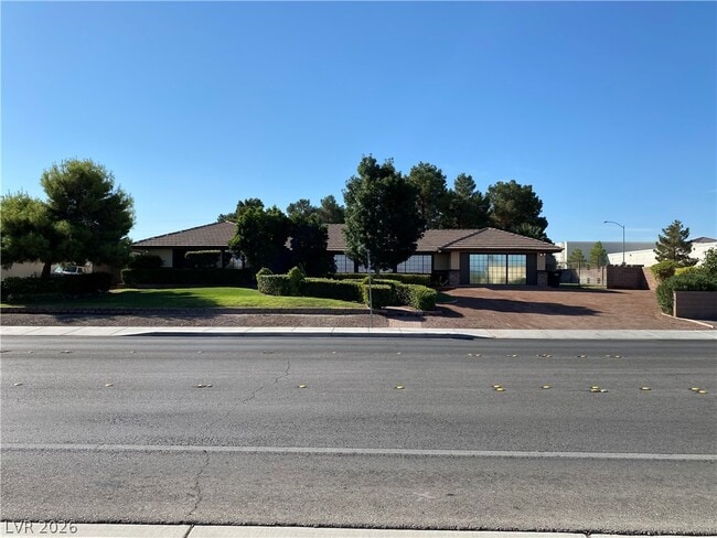 Building Photo - 2521 E Serene Ave