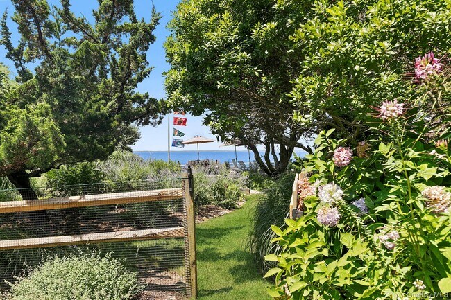 Building Photo - 29 Bittersweet Ln