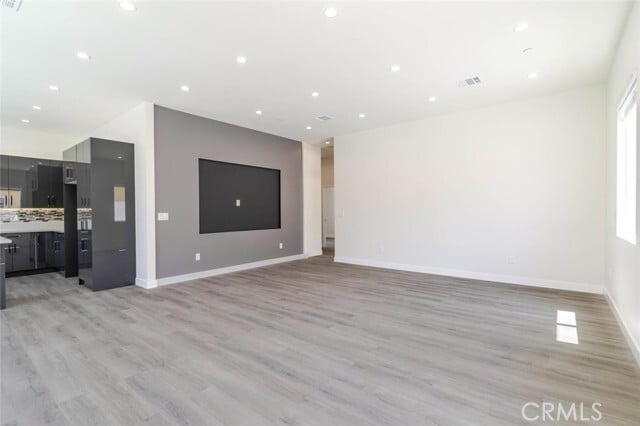 Building Photo - 10654 Nassau Ave