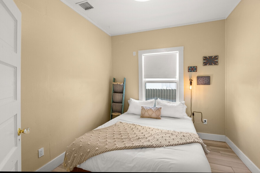 Building Photo - 3760 Frow Ave