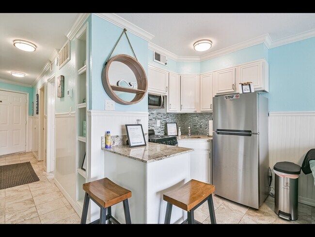 Building Photo - 6102 Seawall Blvd