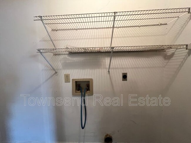 Building Photo - 663 Bartons Landing Pl