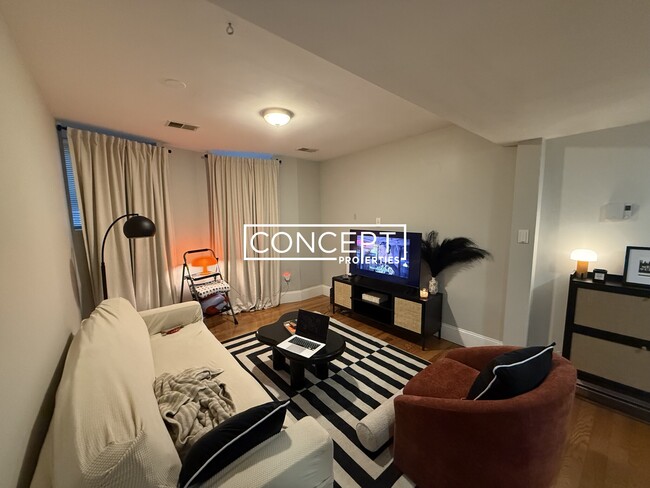 Building Photo - 276-278-278 Parker Hill Ave