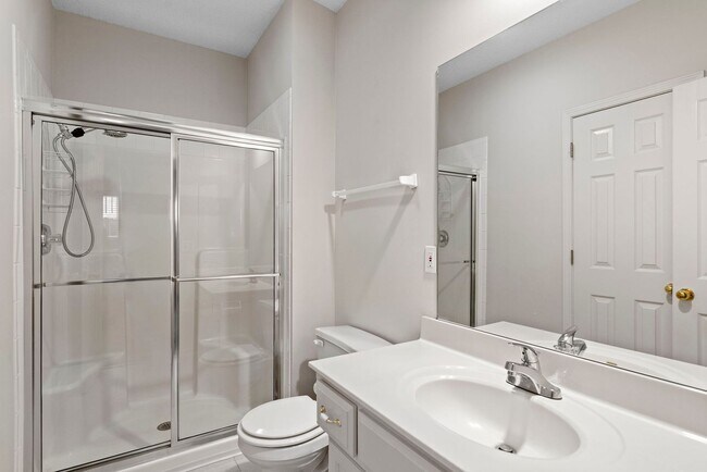 Building Photo - Four Bedroom Home Available in Overland Park