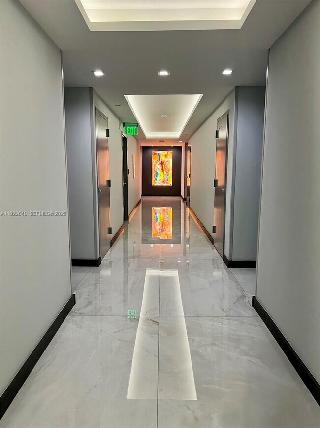 Building Photo - 16445 Collins Ave