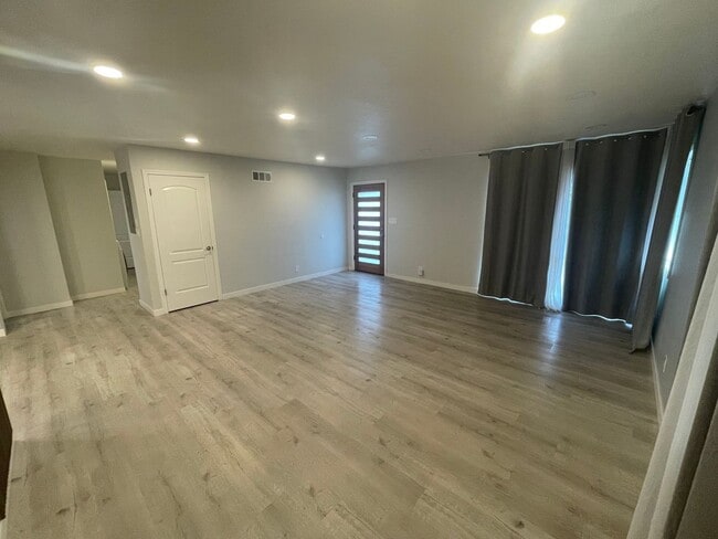Building Photo - $3690 -- Charming, Centrally Located Singl...