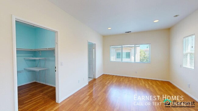 Building Photo - 20300 Vanowen St