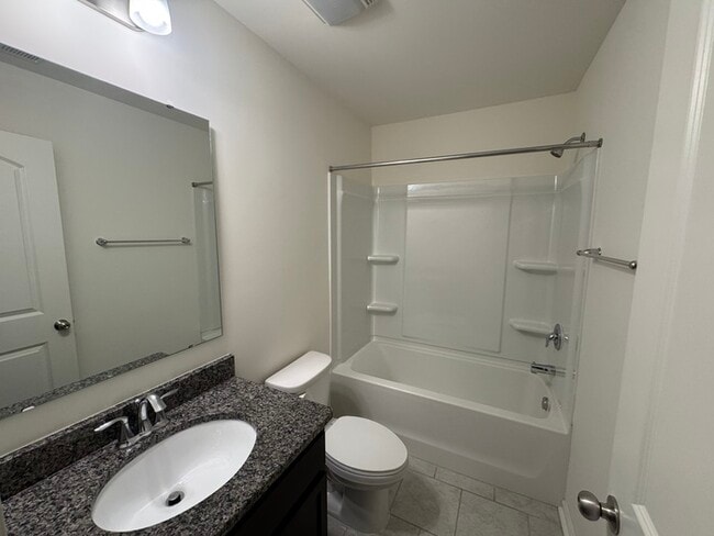 Building Photo - 3 br 2.5 ba townhome with 1 car garage Rea...