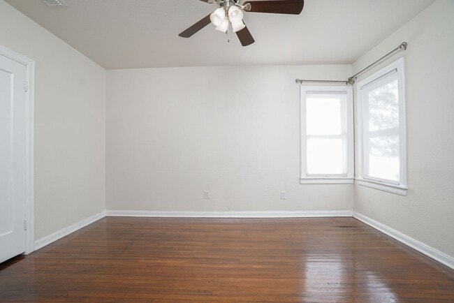 Building Photo - Charming 3-Bedroom Home for Rent in Jefferson Terrace!