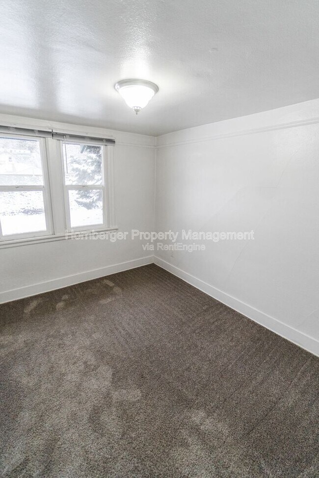 Building Photo - 1108 W 12th Ave