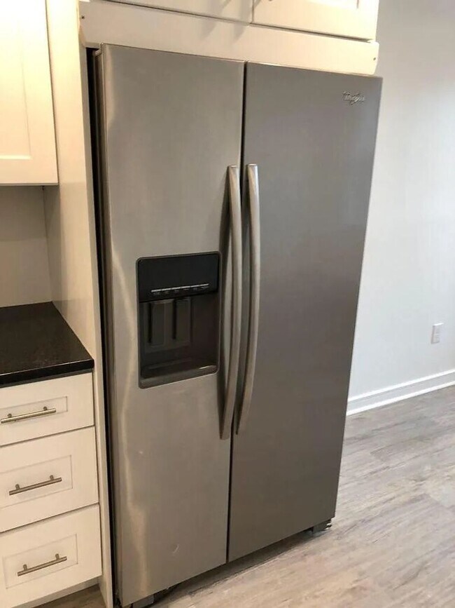 Building Photo - 2217 Reed St