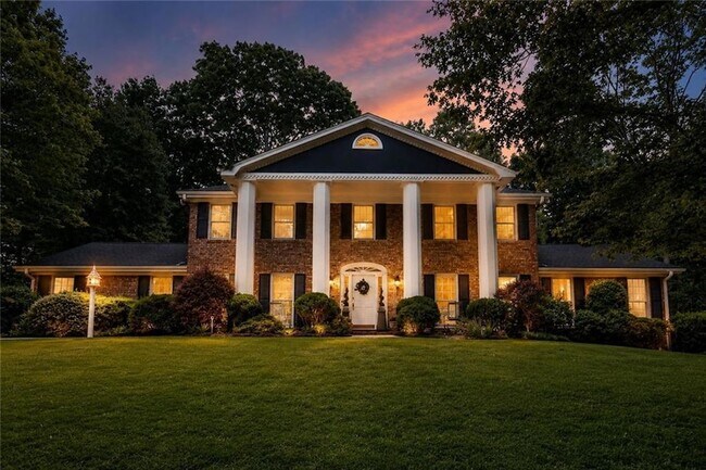 Building Photo - 295 Glen Lake Dr NW