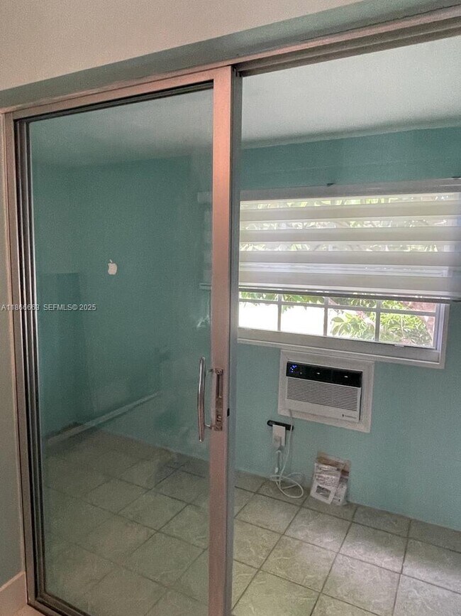 Building Photo - 202 Canterbury I