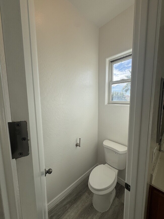 Building Photo - 821 W Saguaro Ln