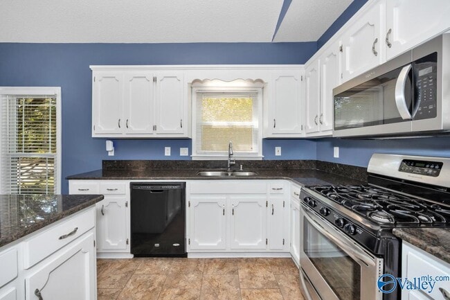 Building Photo - 722 Highland Dr