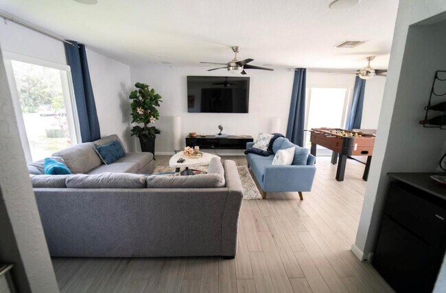 Building Photo - 822 Sandtree Dr