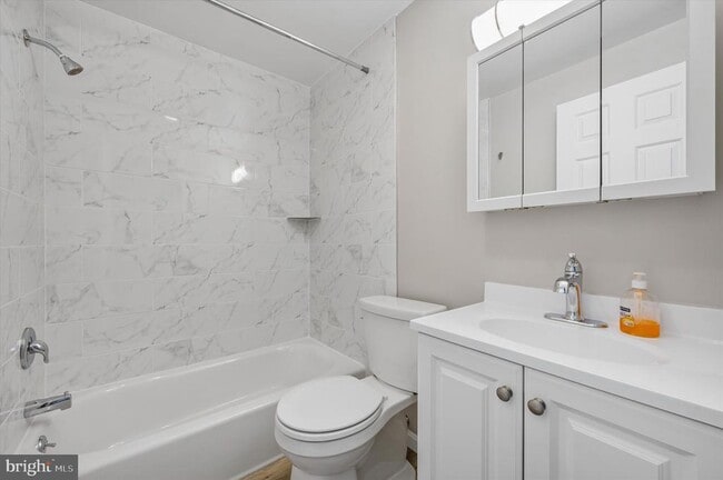 Building Photo - 644 Maryland Ave