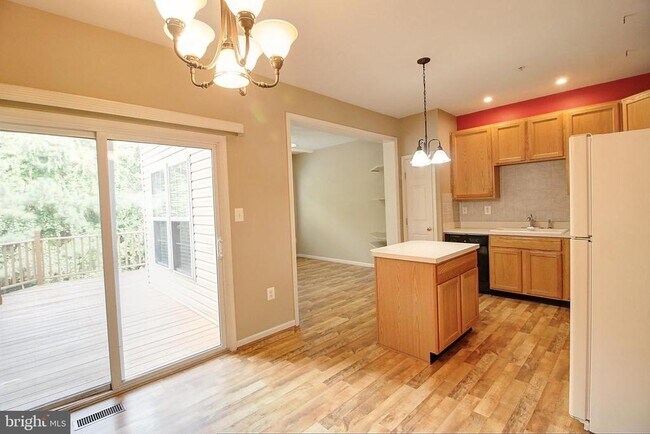 Building Photo - 6135 Newport Terrace