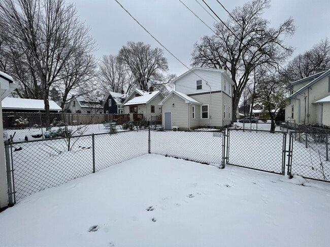 Building Photo - 4032 23rd Ave S