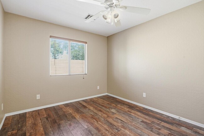 Building Photo - 5339 W Kaler Cir