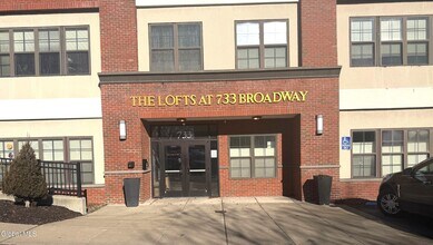 Building Photo - 733 Broadway