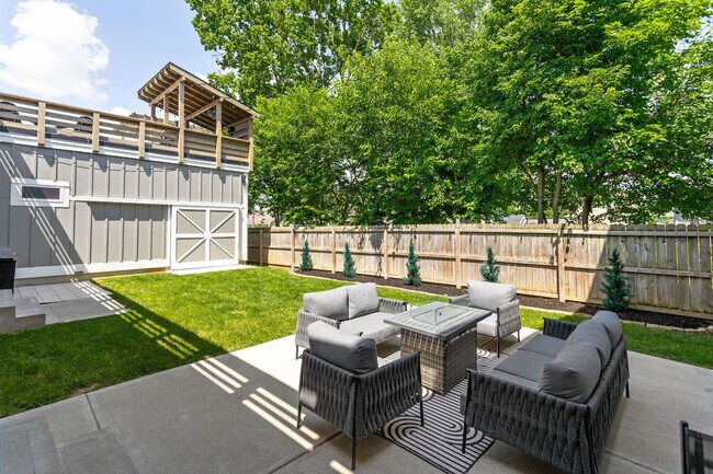 Building Photo - 1616 Pleasant St