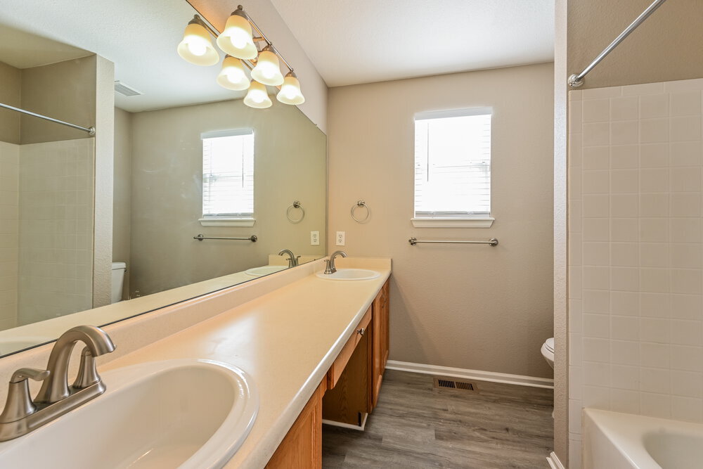 Building Photo - 9616 S Castle Ridge Cir