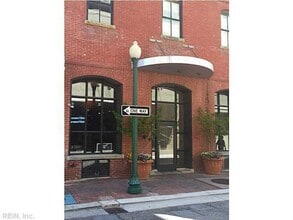 Building Photo - Gorgeous Loft At The Center Of It All Downtown!