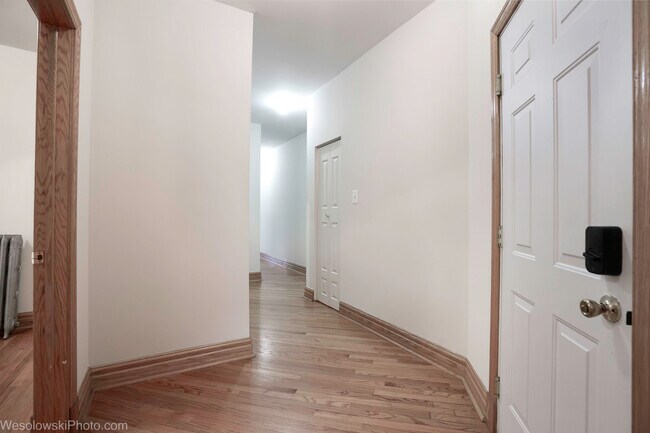 Building Photo - 1165 E 54th Pl