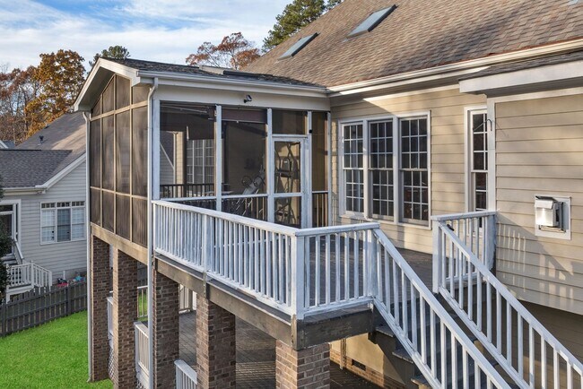 Building Photo - 4 Bed | 2.5 Bath House with Garage