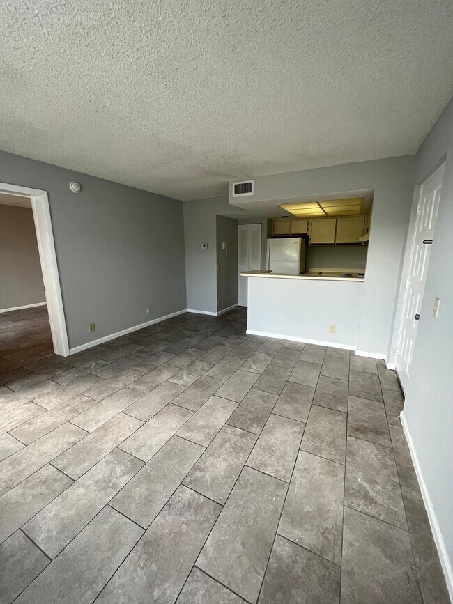 Building Photo - 718 Executive Center Dr