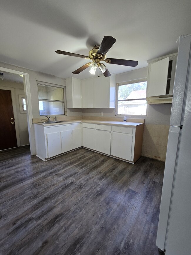 Building Photo - 305 Blyth Rd