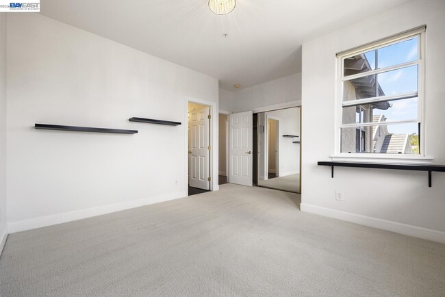 Building Photo - 3479 Gravina Pl