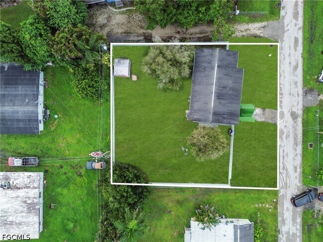 Building Photo - 77 Glenmont Dr W
