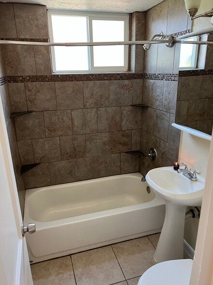 Bathroom - 1430 Boston St