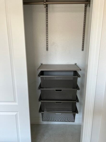 Building Photo - 6012 Yeats Manor Dr