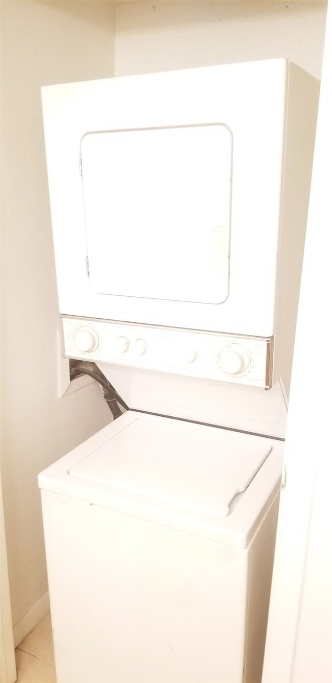 Building Photo - 3015 Walnut Bend Ln