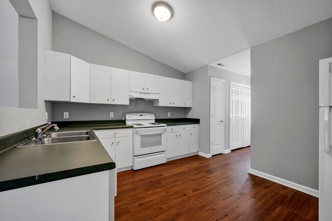 Building Photo - Chinaberry Commons Apartments
