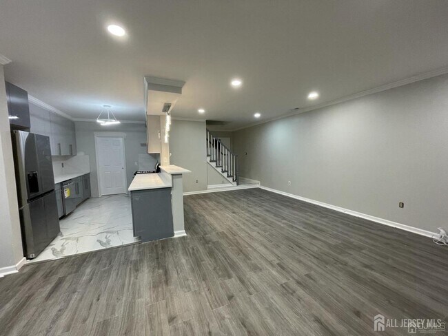 Building Photo - 42 Ashford Dr