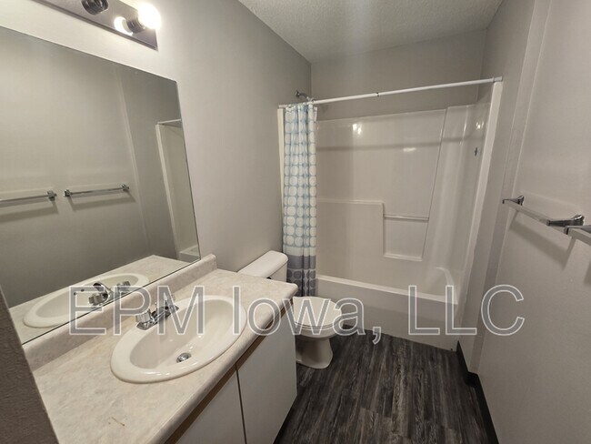 Building Photo - 64 Miller Ave SW