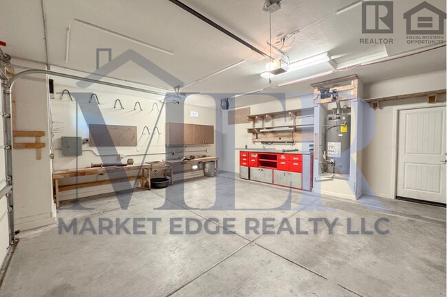 Building Photo - 3Bed/3Bath House in Buckeye! Ready for Immediate Move-In! -- Fenced-In Yard!!