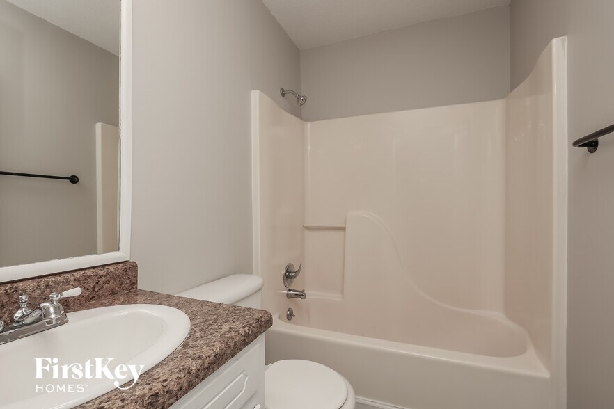 Building Photo - 418 Helton Dr