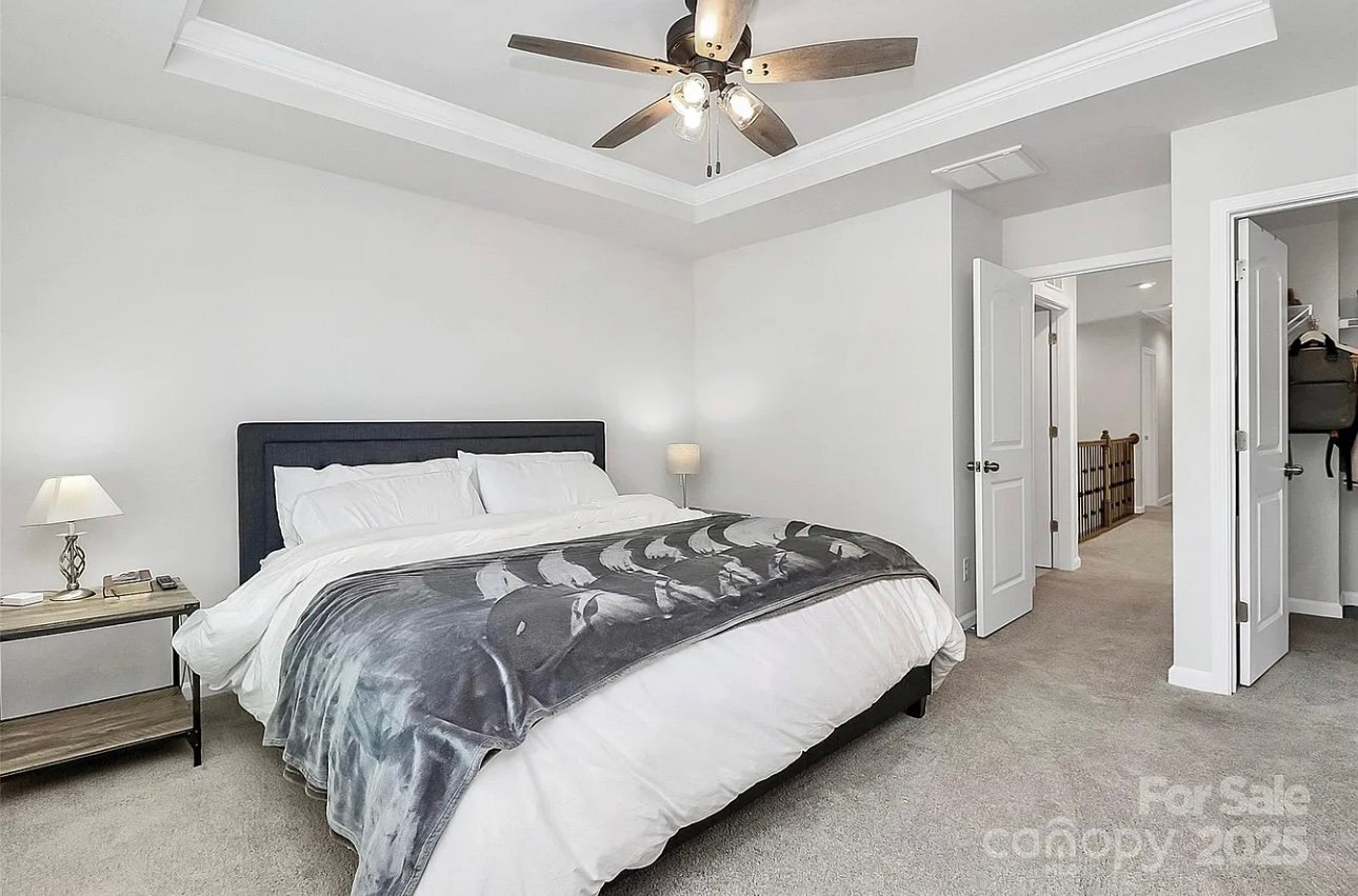Building Photo - 16042 Red Buckeye Ln